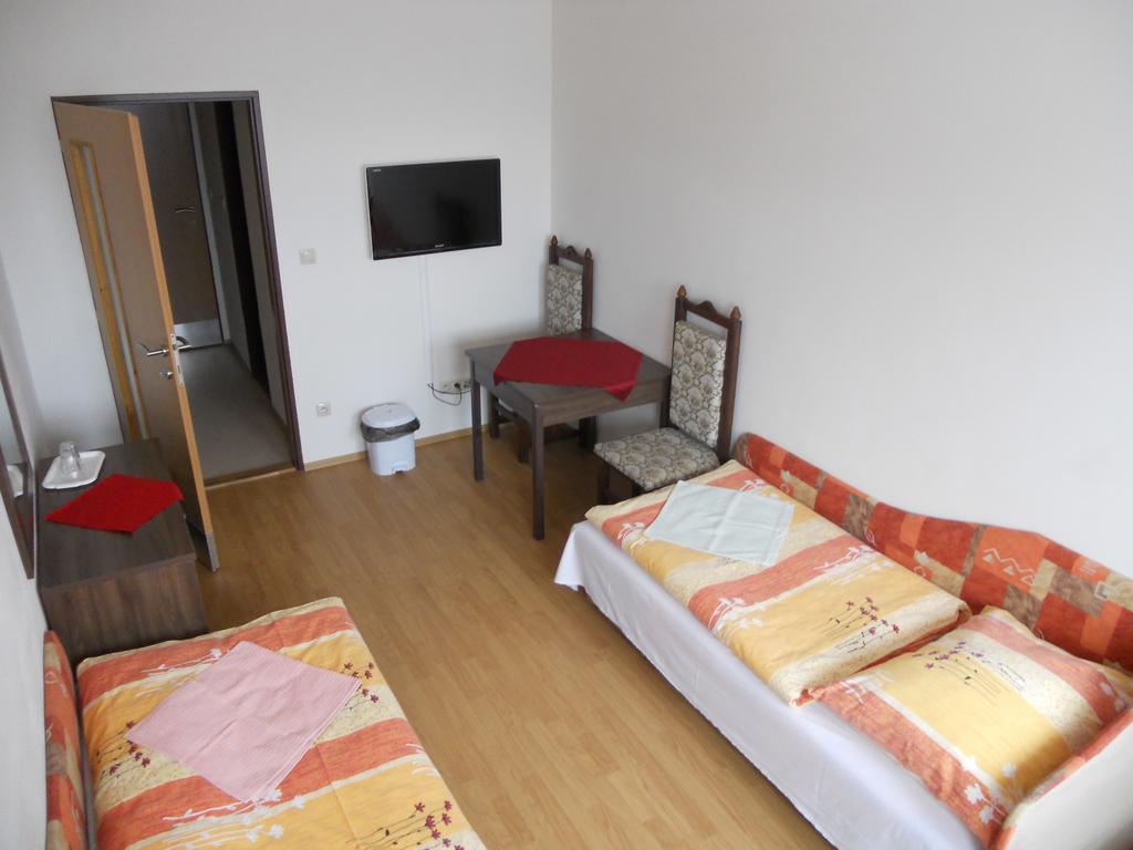 Motel Madona Banská Bystrica Buitenkant foto