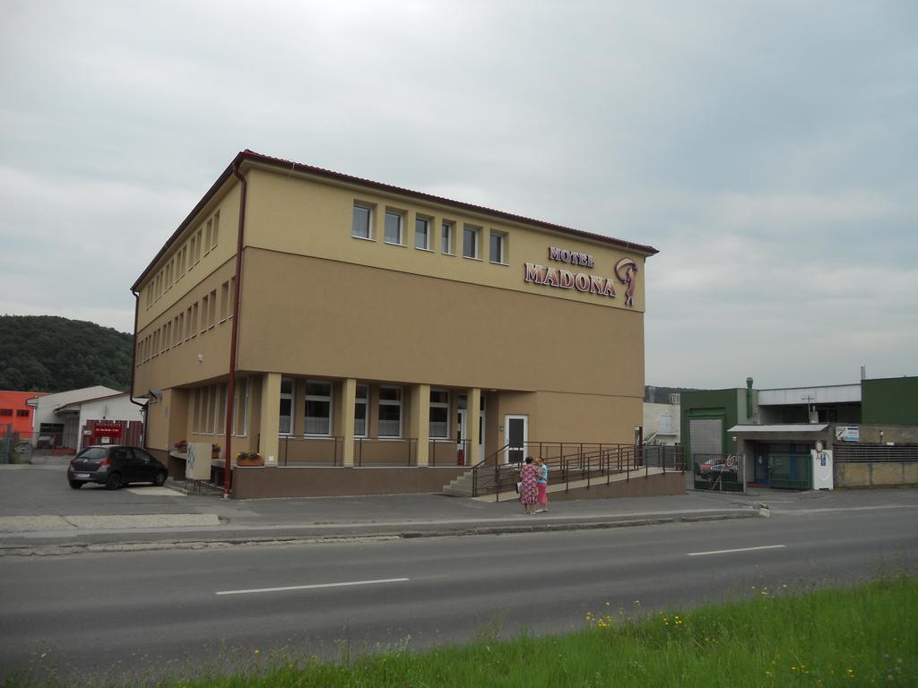 Motel Madona Banská Bystrica Buitenkant foto