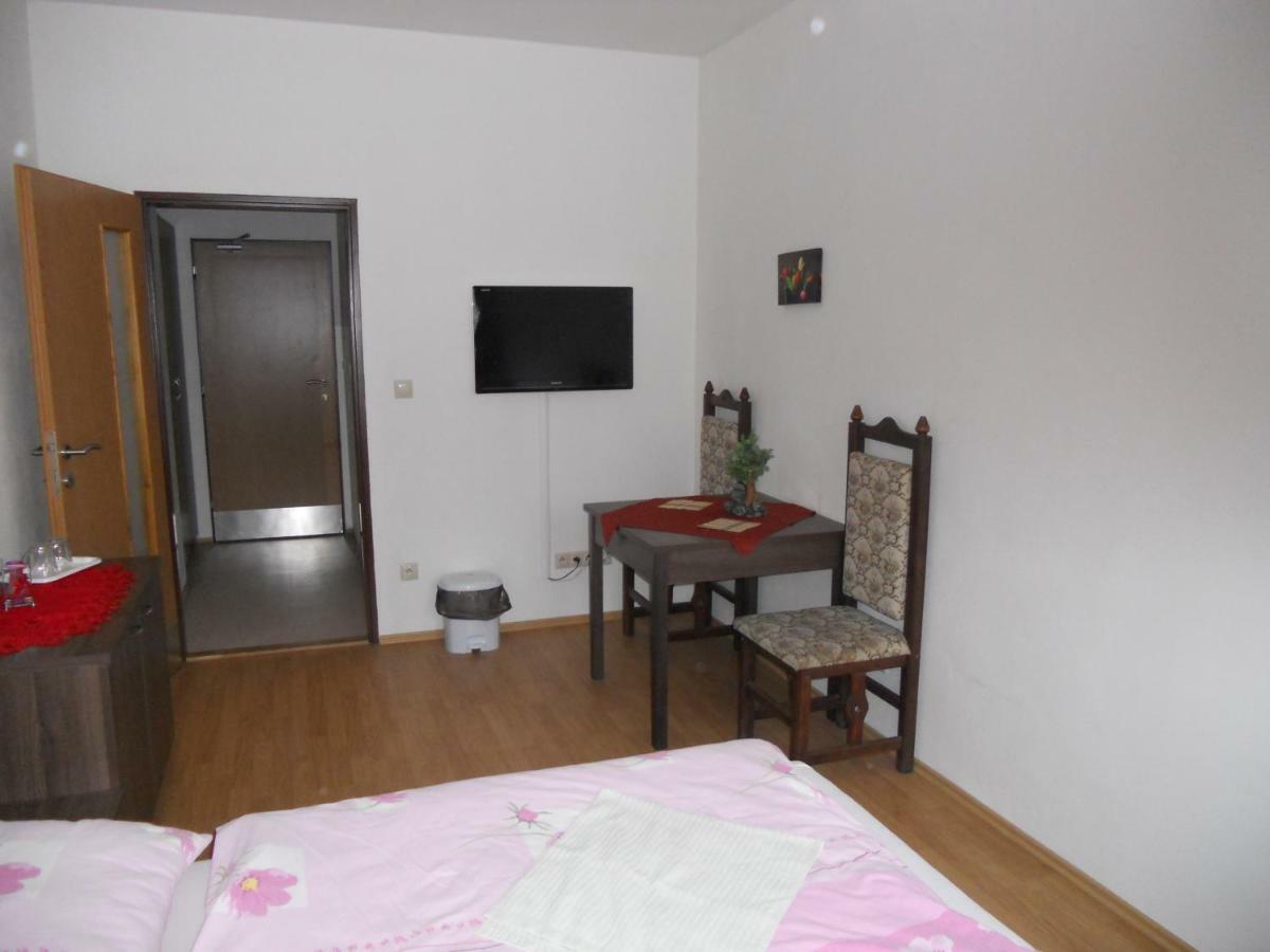 Motel Madona Banská Bystrica Buitenkant foto