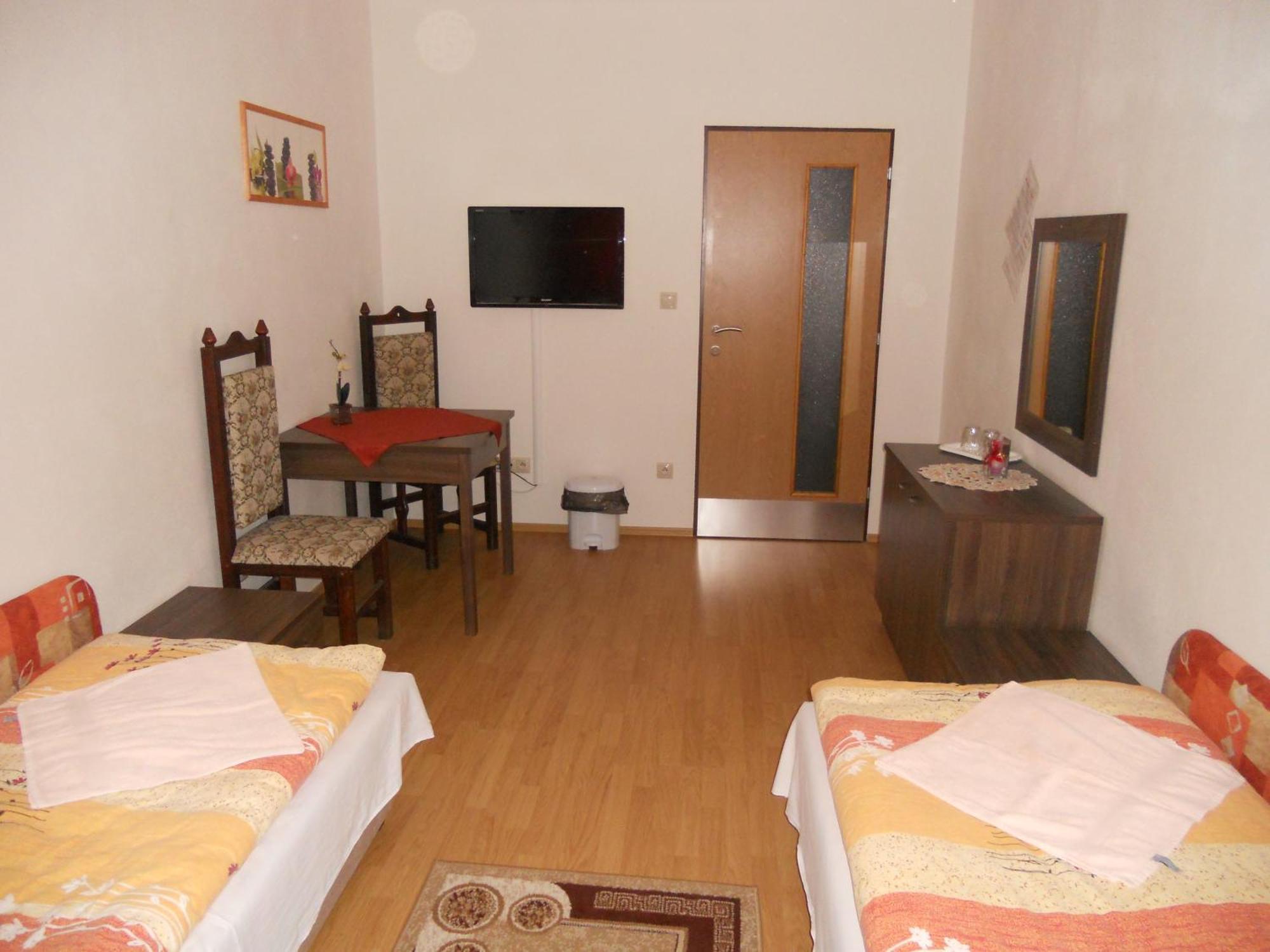 Motel Madona Banská Bystrica Buitenkant foto